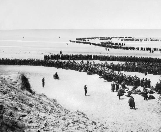 British soldiers awaiting evacuation, 26th-29th May, 1940, Dunkirk beach. 
