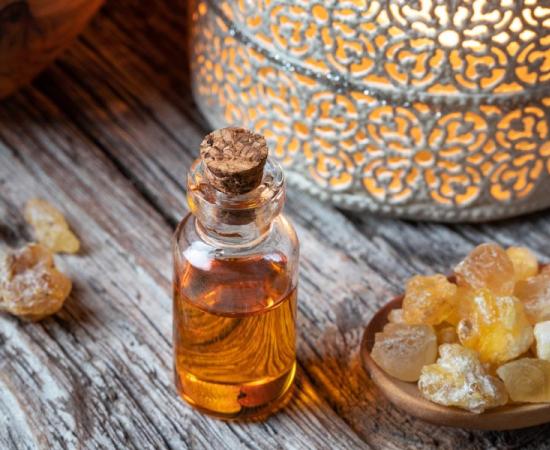 Frankincense resin and oil of the Boswellia tree.	 Source: Madeleine Steinbach/Adobe Stock