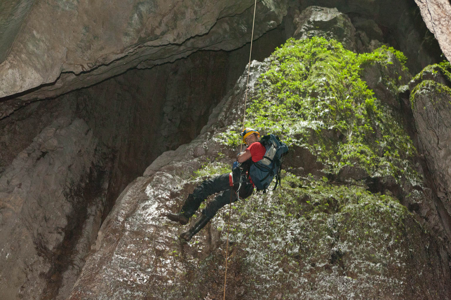 Rapelling down a Tayos cave