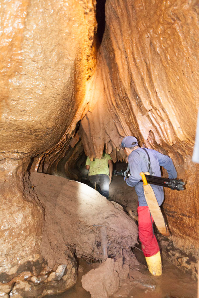 Exploring a tunnel of Tayos Caves